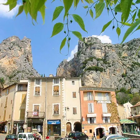 Villa De 3 Chambres Avec Piscine Privee Terrasse Amenagee Et Wifi A Riez
